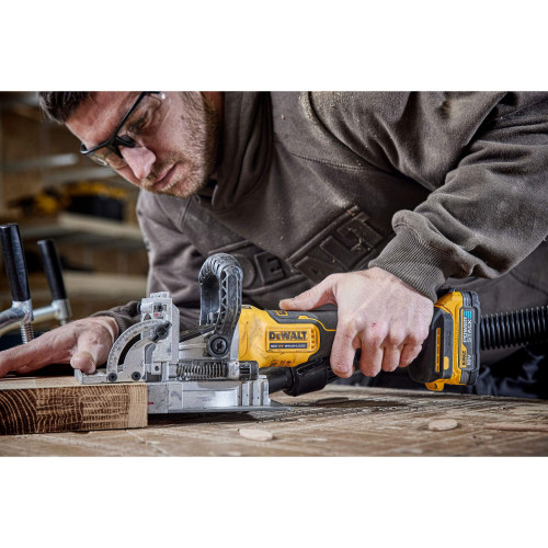 Фрезер акумуляторний безщітковий DeWALT DCW682P2