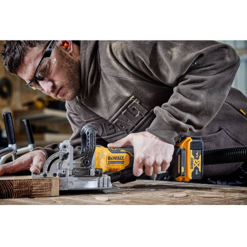 Фрезер акумуляторний безщітковий DeWALT DCW682N
