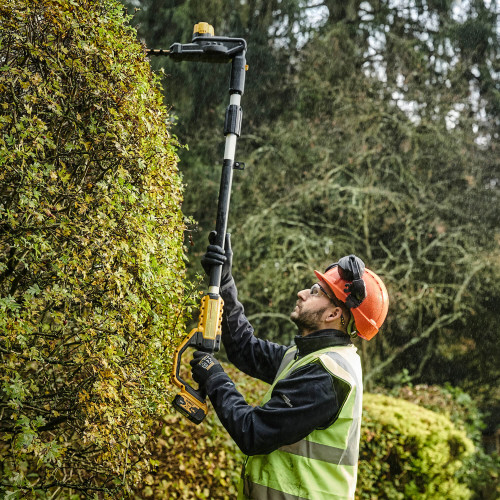 Кущоріз акумуляторний щітковий зі штангою DeWALT DCMPH566N