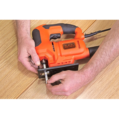 Пила лобзиковая мережева BLACK+DECKER BES603