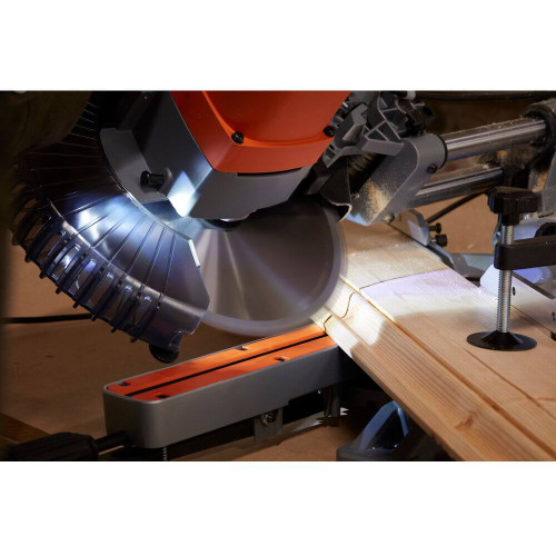 Пила торцювальна мережева BLACK+DECKER BES700