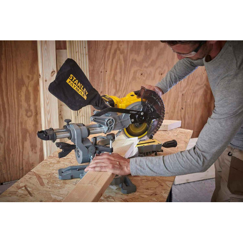 Пила торцювальна акумуляторна STANLEY FATMAX SFMCS701M1